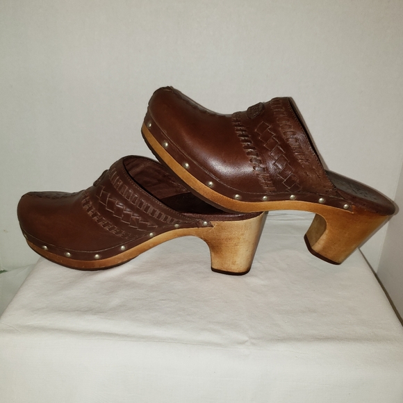 Ugg Australia Vivica Brown Leather Mule Clogs 7 - Picture 4 of 13